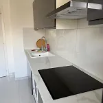 Newly Renovated Private Parking Wifi In Apartment