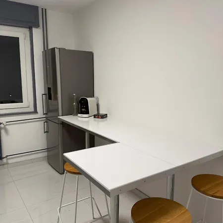 Newly Renovated Private Parking Wifi In Apartment *