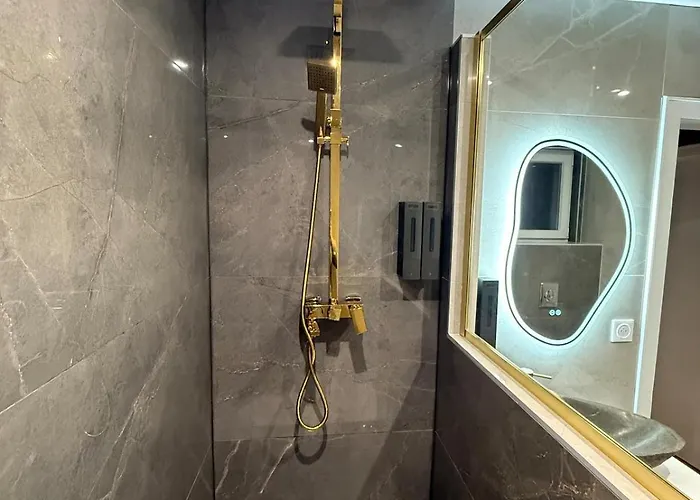 Newly Renovated Private Parking Wifi In