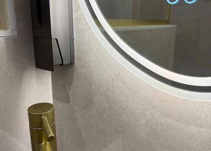 Apartment Newly Renovated Private Parking Wifi In *